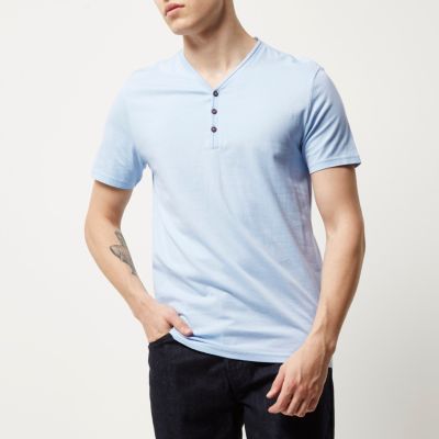 Blue Y-neck t-shirt